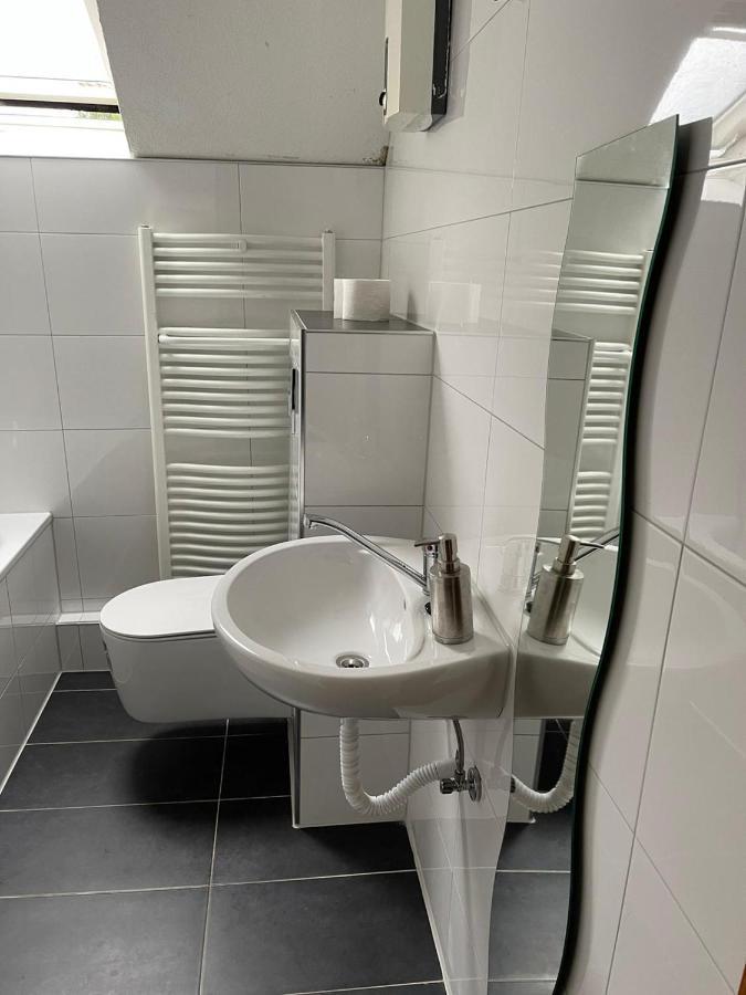 Apartment Bis Zu 8 Einzelbetten Stellplatz Wifi إسن المظهر الخارجي الصورة